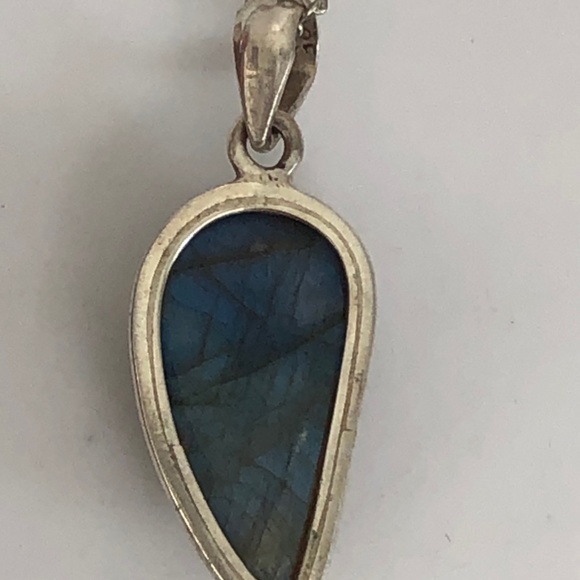 Small Simple Labradorite Sterling Drop Pendant - Picture 4 of 5